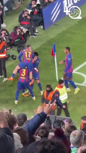 倒霉😫卡萨多庆祝不小心摔倒砸在地上，费兰被绊倒又砸在他身上