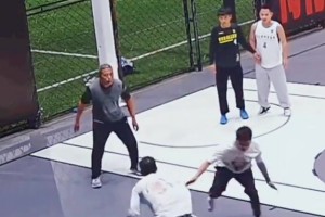 这种艾弗森式的变向过人 不比那些翻腕/上下步的帅太多？