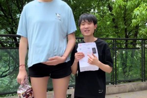 网红的2米2女朋友酷似韩旭，评论区炸锅🤣
