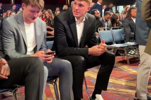 Cooper Flagg 已抵达芝加哥NBA抽签现场~