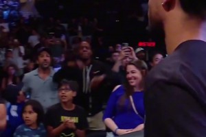 原来你俩早就预谋好了🤣？哈利伯顿和布伦森此前WWE对峙