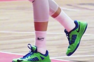 追梦格林：怎么回事？火箭的三分都TM射哪了？