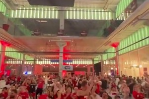 23年火箭20号签捡漏摘走惠特摩尔🤣火箭球迷像选了状元一样