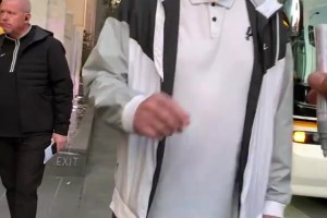好久不见！网友街头偶遇波波维奇 看起来身体恢复得不错