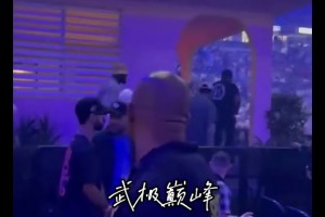 “演唱会响起MVP喊声～詹姆斯现身坏兔子演唱会引起轰动...