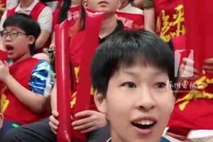 临平VS钱塘，全场最佳“呐喊姐”为5号球员助威！帅，但不认识~