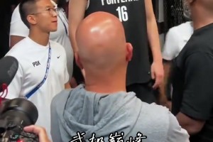 来自主帅的关注，比赛打完开拓者主帅比卢普斯第一时间来看杨瀚森