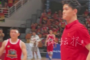 “浙A”孙杨也亮相浙BA啦！球员：裁判等一下，我先拍个照...
