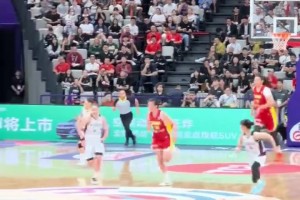 韩国女人还咋玩？😆现场球迷拍摄感受下张子宇制霸上空的恐怖！