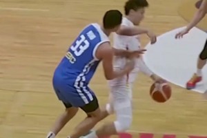 眼疾手快！赵睿昨日这记抢断，下手真是稳准狠！